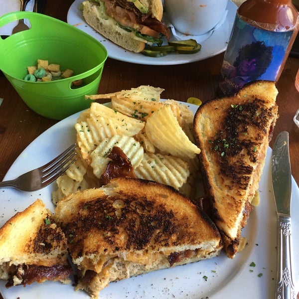Tuna Melt was tasty and the garlic chips were too!!