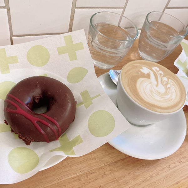 Снимок сделан в Shortstop Coffee &amp; Donuts пользователем Yuriko S. 2/17/2023