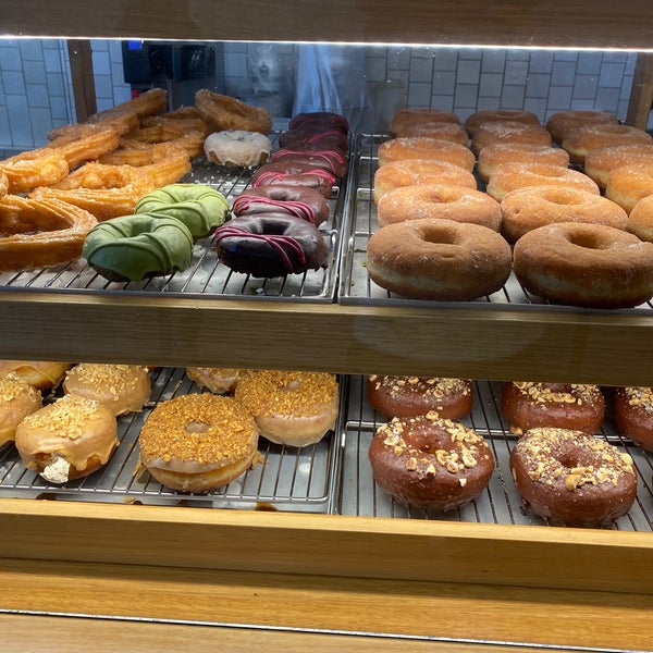 Снимок сделан в Shortstop Coffee &amp; Donuts пользователем Yuriko S. 2/17/2023