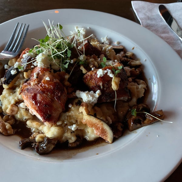 Had the bacon-wrapped chicken breast with mash potatoes, figs, mushroom and balsamic vinegar sauce. Love it! I also like that the servers are very friendly, and while its a pub, its kid-friendly.