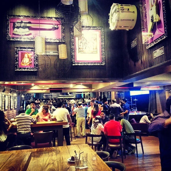 Foto scattata a Hard Rock Cafe Andheri da Schmmuck il 9/6/2013