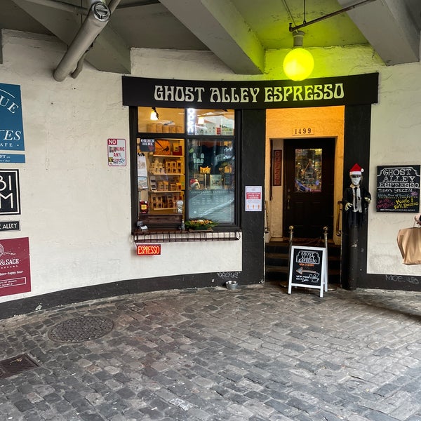 รูปภาพถ่ายที่ Ghost Alley Espresso โดย Josh A. เมื่อ 11/29/2020