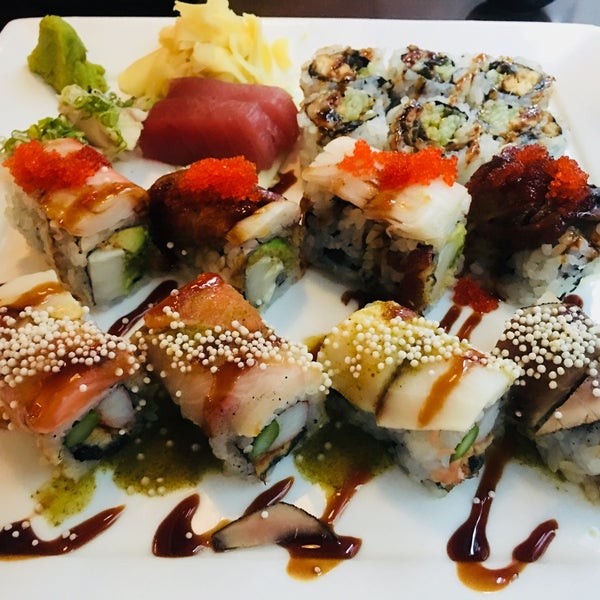 Снимок сделан в Sushi Damo пользователем Manny H. 3/20/2018