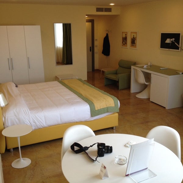 Photo taken at Hotel Mercure Villa Romanazzi Carducci by Remco T. on 2/26/2014