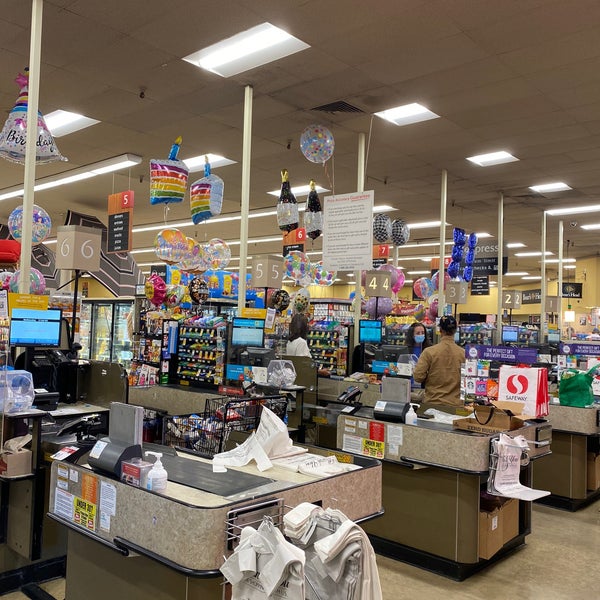 Safeway Grocery Store in Mill Valley