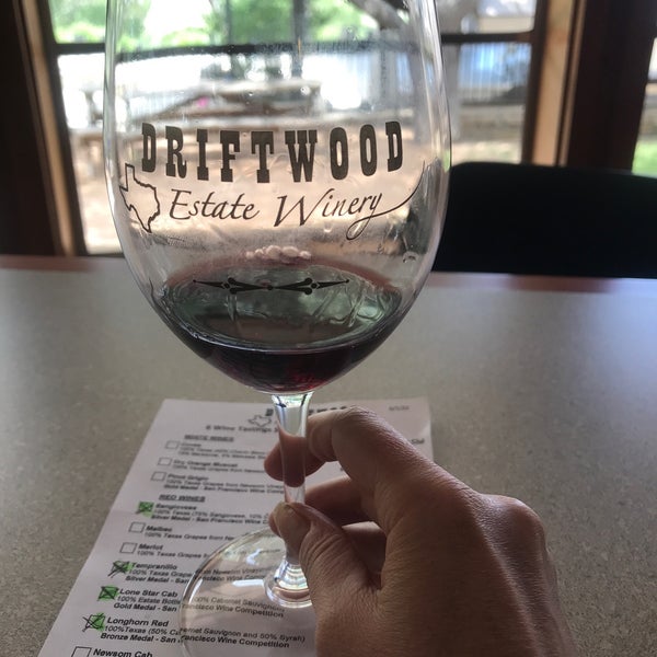Foto tirada no(a) Driftwood Estate Winery por S. G. em 6/20/2022