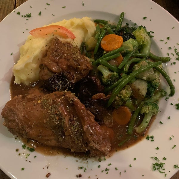 Great little find! Such a cozy & quaint restaurant. Staff are lovely, the menu is broad but not excessive and the portions are VERY decent. I went for the Lapin and it was fantastic!