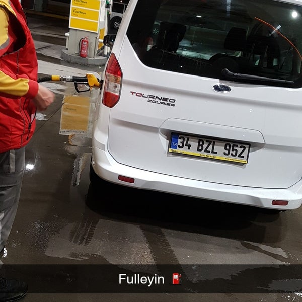 Photo taken at Shell by Batuhan Taha Ç. on 7/4/2019