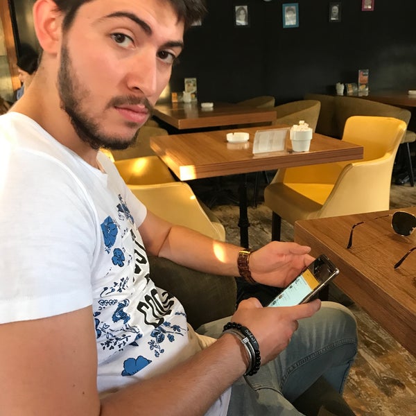 Foto diambil di Macho Cafe &amp; Bistro oleh Çağatay K. pada 8/20/2018
