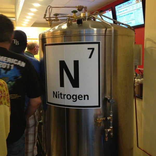 7/27/2013에 Aja M.님이 Sub Zero Nitrogen Ice Cream에서 찍은 사진