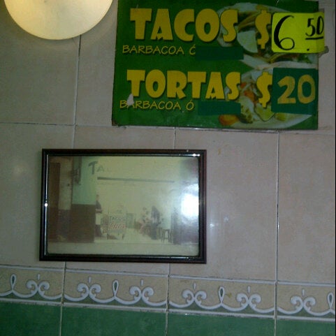 8/7/2013 tarihinde Jesus C.ziyaretçi tarafından Tacos Luis'de çekilen fotoğraf