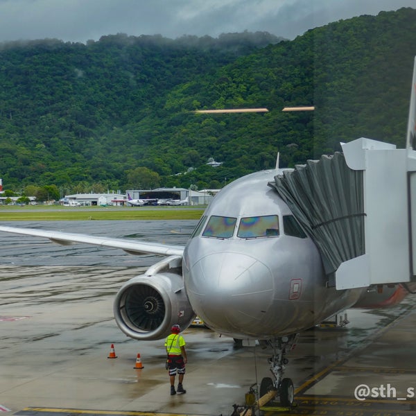 Photo taken at Cairns Airport (CNS) by 瑞克斯 巴. on 2/15/2023