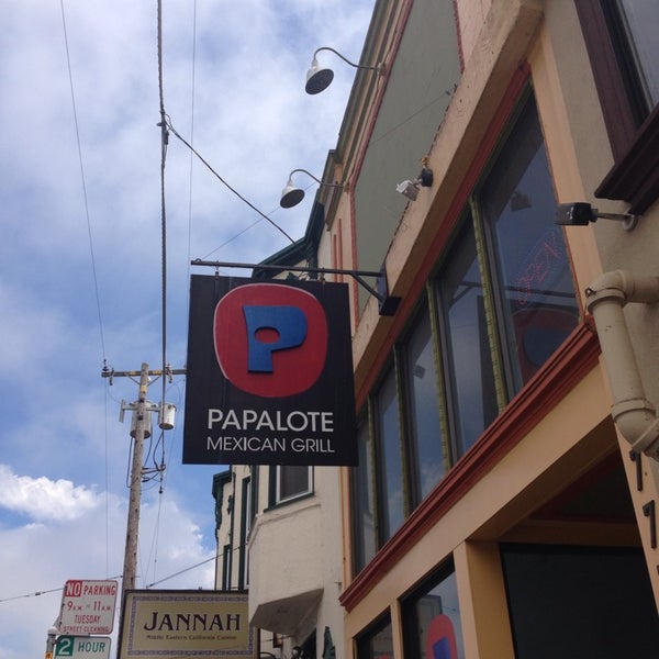 รูปภาพถ่ายที่ Papalote Mexican Grill โดย Erin T. เมื่อ 8/6/2013