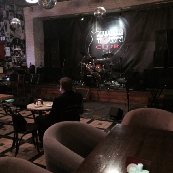 รูปภาพถ่ายที่ Moska Bar โดย Evgeni C. เมื่อ 9/11/2015