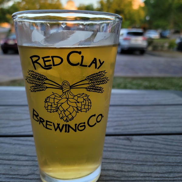 Foto tirada no(a) Red Clay Brewing Company por Bill S. em 5/13/2022