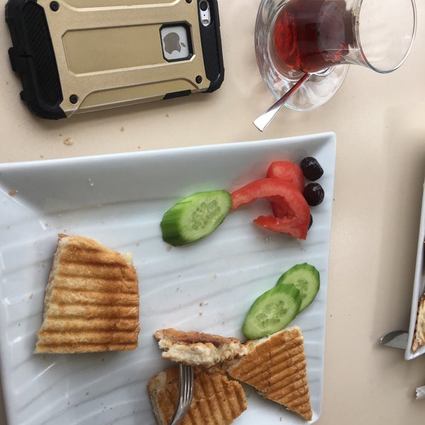 Photo taken at Maki Cafe by Araç Cerrahı on 11/5/2017
