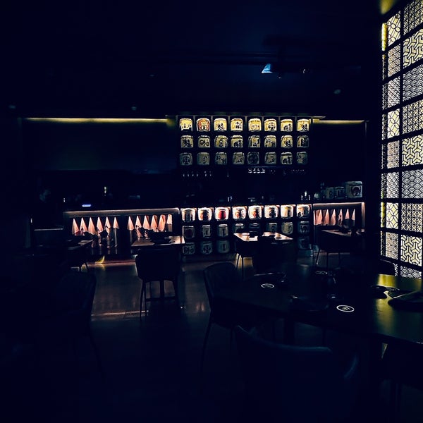 Foto tirada no(a) GOLD Sushi Club por ADEL em 10/27/2023
