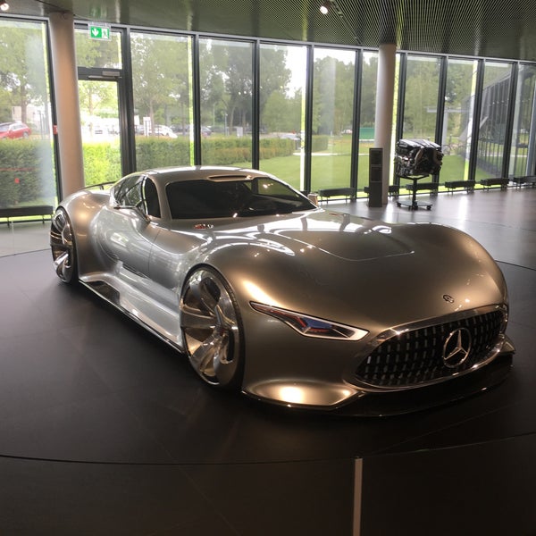 Photo taken at Mercedes-Benz Kundencenter by Serkan M. on 7/11/2017