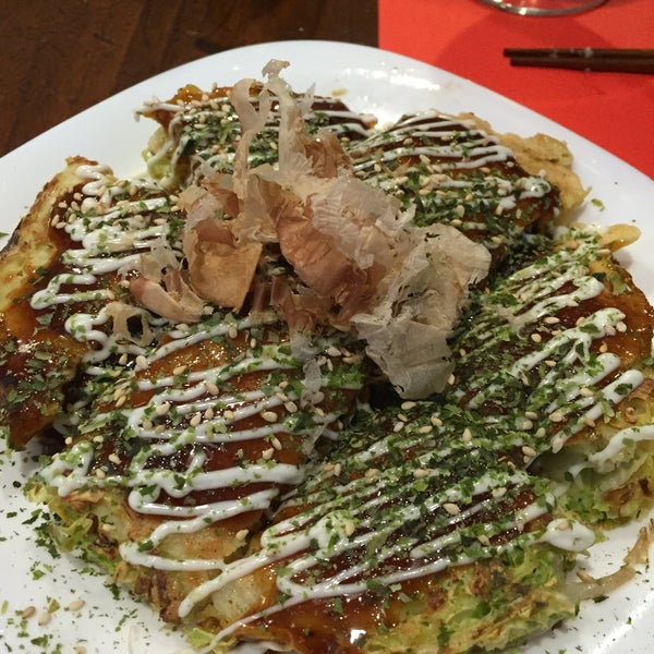 Brutal, sin duda el mejor #okonomiyaki de #Barcelona. Muy similar a los que sirven en #Melbourne. Volveremos seguro!
