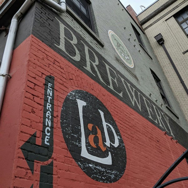 Foto tirada no(a) Lexington Avenue Brewery por Robert B. em 6/24/2018
