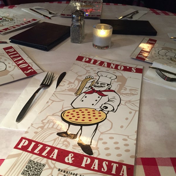 Foto diambil di Pizano&#39;s Pizza &amp; Pasta oleh Leyla A. pada 4/27/2016