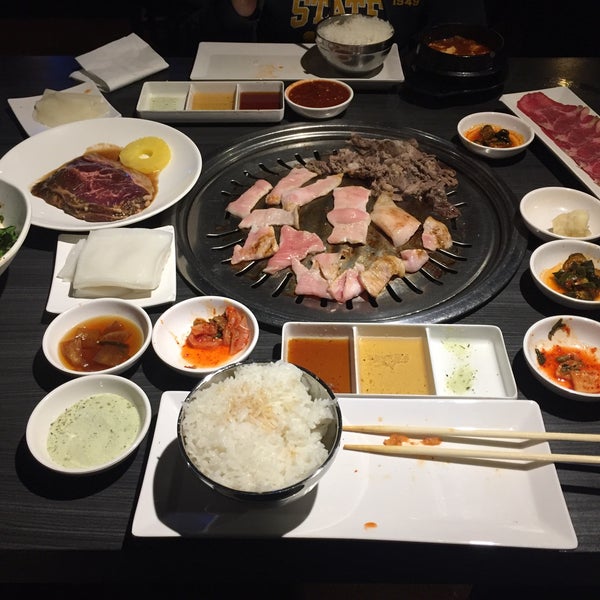 Foto scattata a Gen Korean BBQ da Jeff P. il 2/23/2018