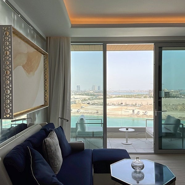 Foto diambil di Waldorf Astoria Lusail Doha oleh KH9 pada 4/29/2024
