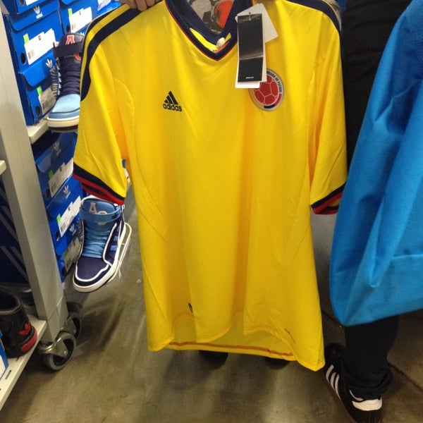 adidas san ysidro outlet