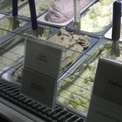 รูปภาพถ่ายที่ Glacé Artisan Ice Cream โดย Benton เมื่อ 12/14/2012
