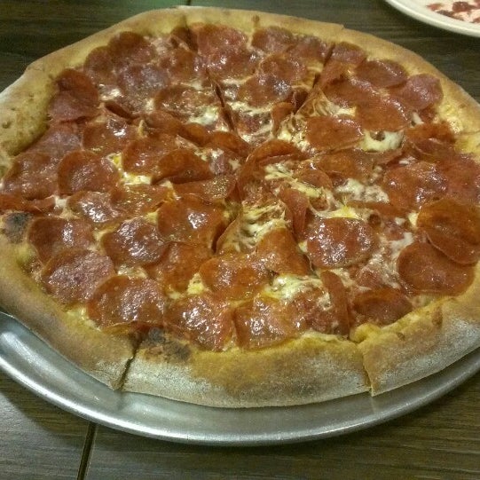 Снимок сделан в Wheat State Pizza 47 пользователем Benton 2/16/2013