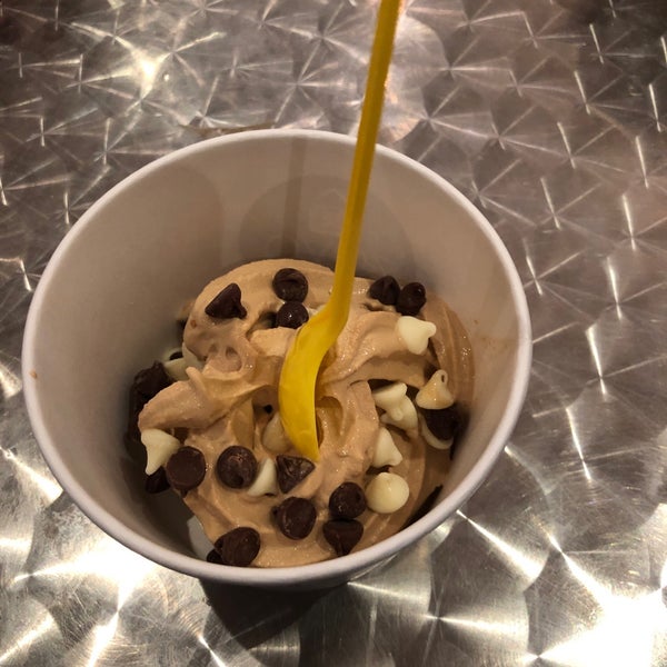 Zoyo Neighborhood Yogurt 6350 S McClintock Dr