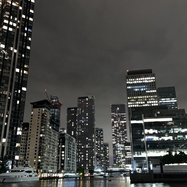 Foto diambil di Canary Wharf oleh A pada 6/1/2023