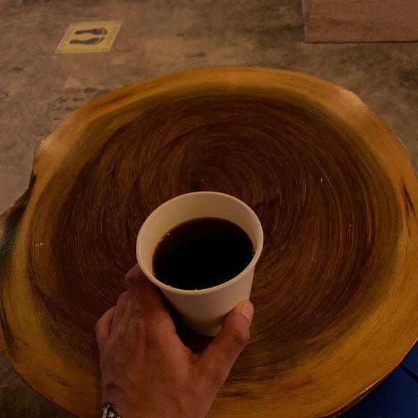 6/6/2022 tarihinde D7 .ziyaretçi tarafından BEAR CUB ®️ Specialty coffee Roasteryمحمصة بير كب للقهوة المختصة'de çekilen fotoğraf