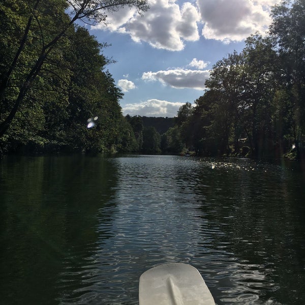 Das Foto wurde bei Dinant Évasion - Lesse Kayaks von Mehak S. am 8/22/2022 aufgenommen
