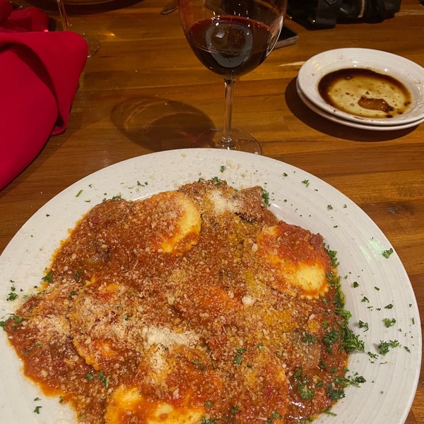 Photo taken at Frugatti&#39;s Italian Eatery by Cassandra D. on 9/25/2022