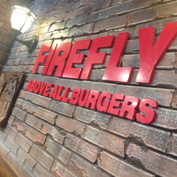 Photo prise au Firefly Burger par Umniah A. le11/3/2015