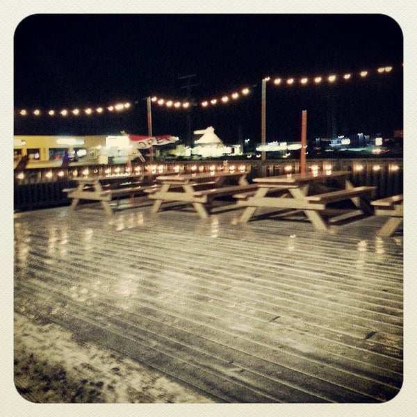 Longboard's Island Grill American Restaurant in Kitty Hawk