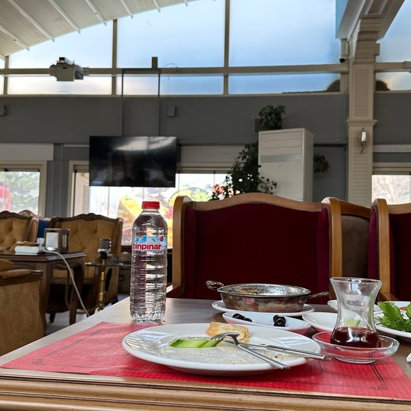 Foto tirada no(a) Yalı Cafe &amp; Restaurant por Blonde1 S. em 2/23/2023