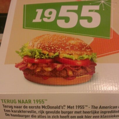 รูปภาพถ่ายที่ McDonald&#39;s โดย Vincent d. เมื่อ 12/22/2012