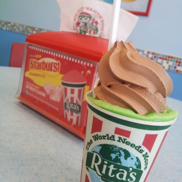 Photo taken at Rita&#39;s Italian Ice by Linh L. on 5/5/2013