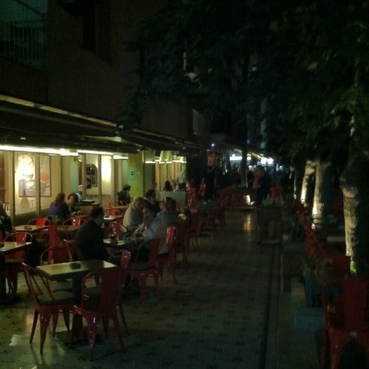 Photo taken at Sir Winston Tea House by Rafet Selim Ö. on 10/23/2012