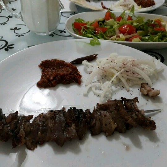 4/25/2017にYıldız S.がMiss Erzurum Cağ Kebabıで撮った写真