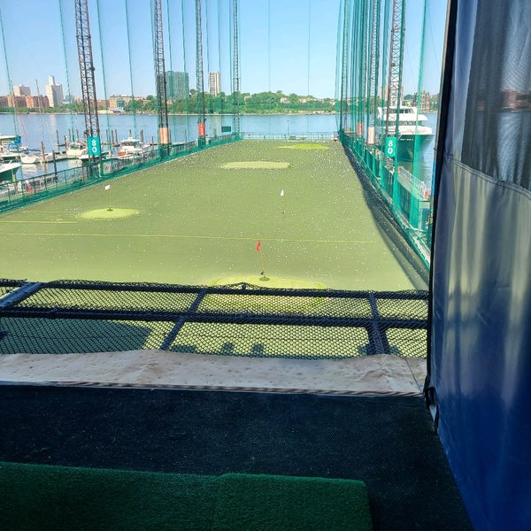 Photo taken at The Golf Club at Chelsea Piers by David on 6/4/2022
