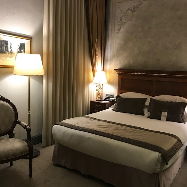 Das Foto wurde bei Palazzo Donizetti Hotel von Maryam M. am 12/4/2017 aufgenommen