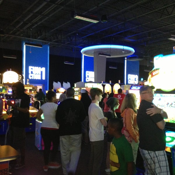 Photo taken at Dave &amp; Buster&#39;s by J S. on 8/18/2013
