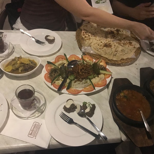 Foto scattata a Bedouin Arabian Cuisine da kooi il 5/12/2018