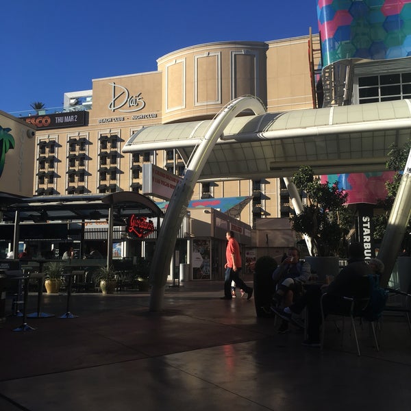 3/2/2017 tarihinde Sali K.ziyaretçi tarafından Grand Bazaar Shops Las Vegas'de çekilen fotoğraf