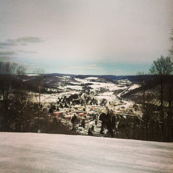 รูปภาพถ่ายที่ HoliMont Ski Area โดย Pat M. เมื่อ 3/24/2013