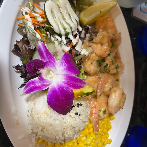 Aloha! 🌺 Check us out at Blue Water Shrimp located in the Hilton Hawaiian  Village! Mahalo @jino_hawaii for this awesome video! . #yummy…