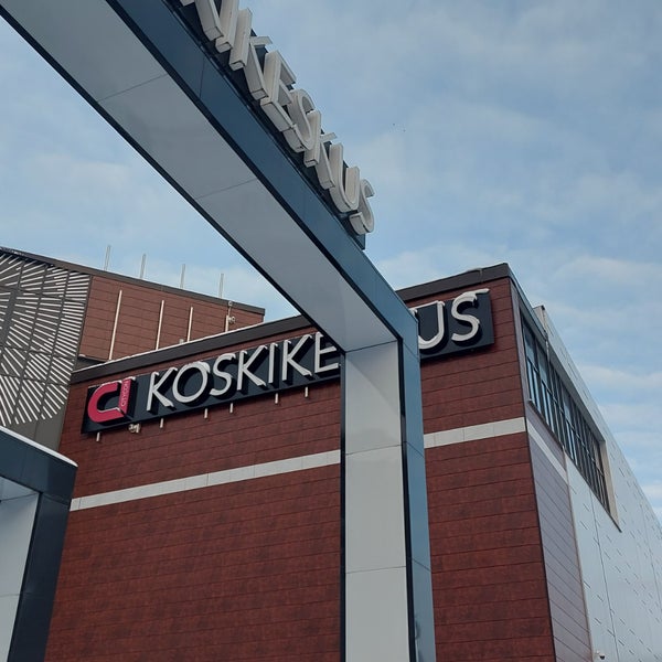 รูปภาพถ่ายที่ Koskikeskus โดย Esa M. เมื่อ 12/2/2023